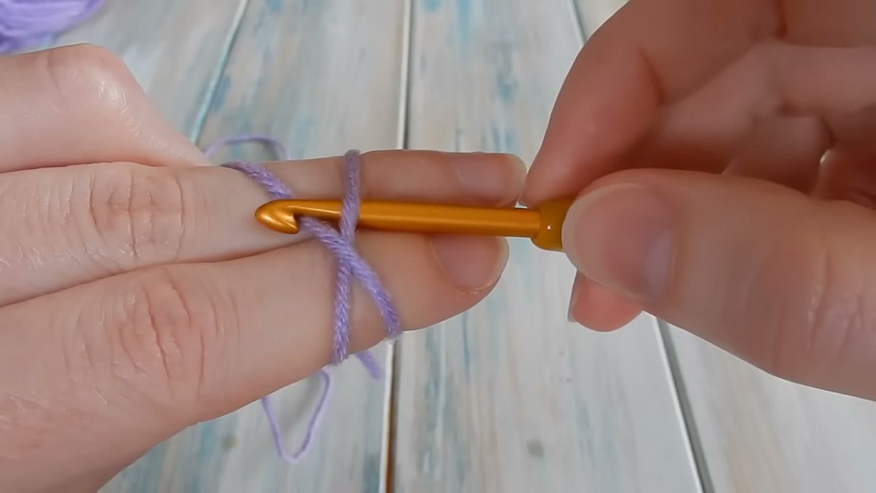 Step 6: Step 6: Hook the Second Strand and Pull It Through