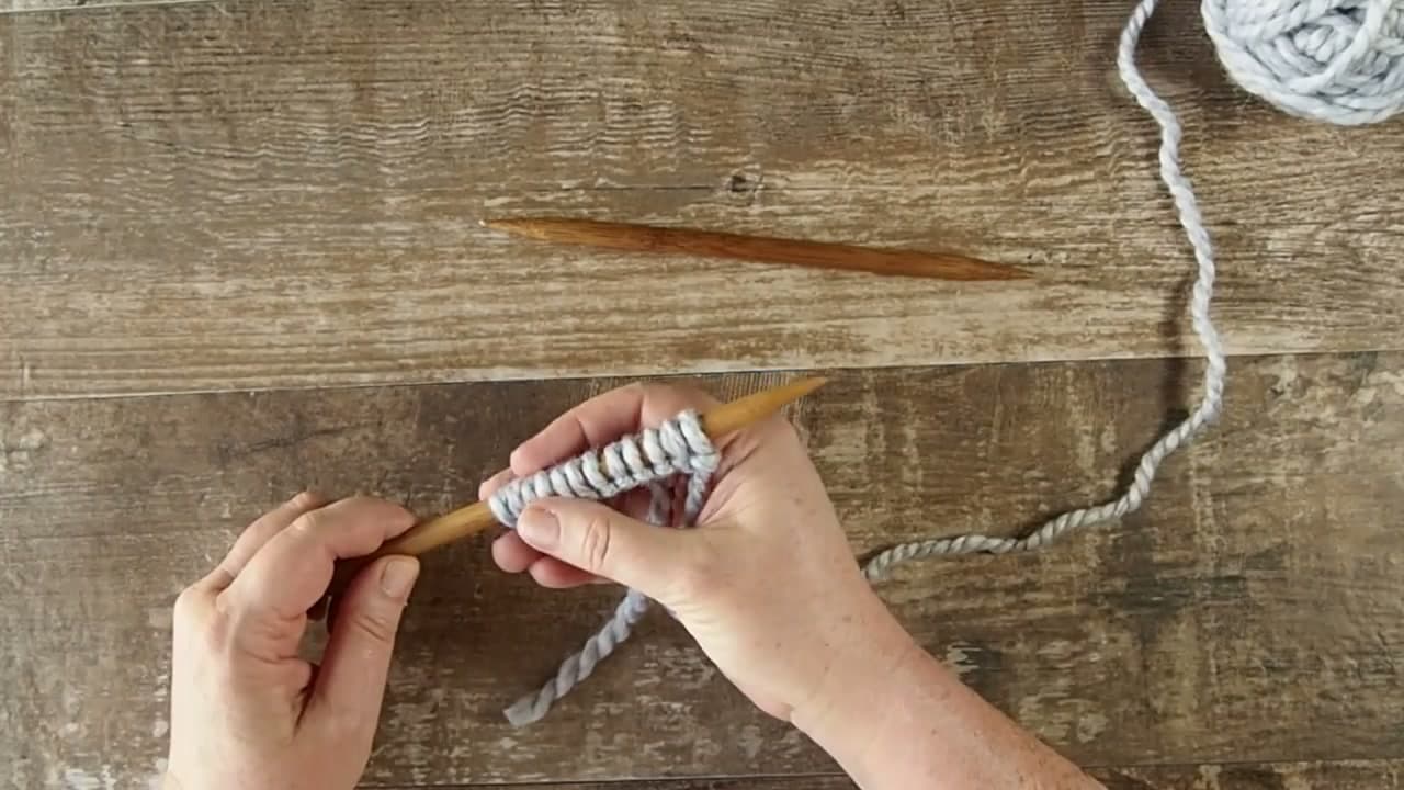 Step 1: Cast On an Even Number of Stitches - How to Knit Ribbing: 1x1 and 2x2 Rib Stitch