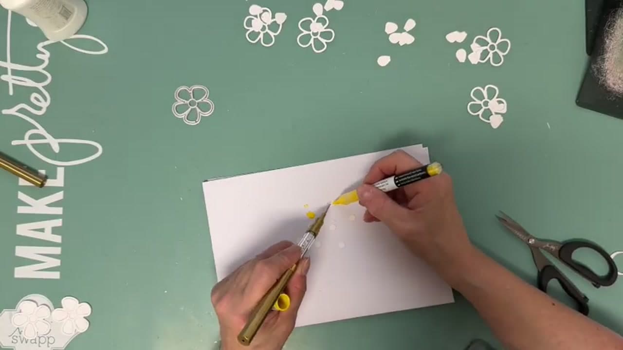 Step 4: Step 4: Colour the Centres With a Yellow Marker