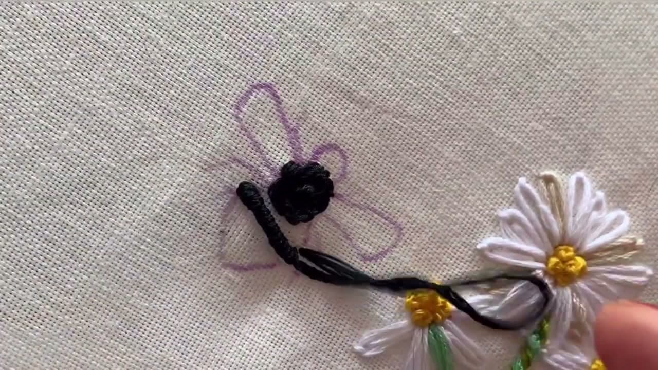 Step 2: Fill the Head with French Knots - How to Embroider a Bee (Beginner Hand Embroidery, Step by Step)