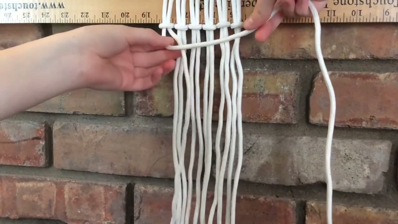 Step 2: Tie the First Half Hitch