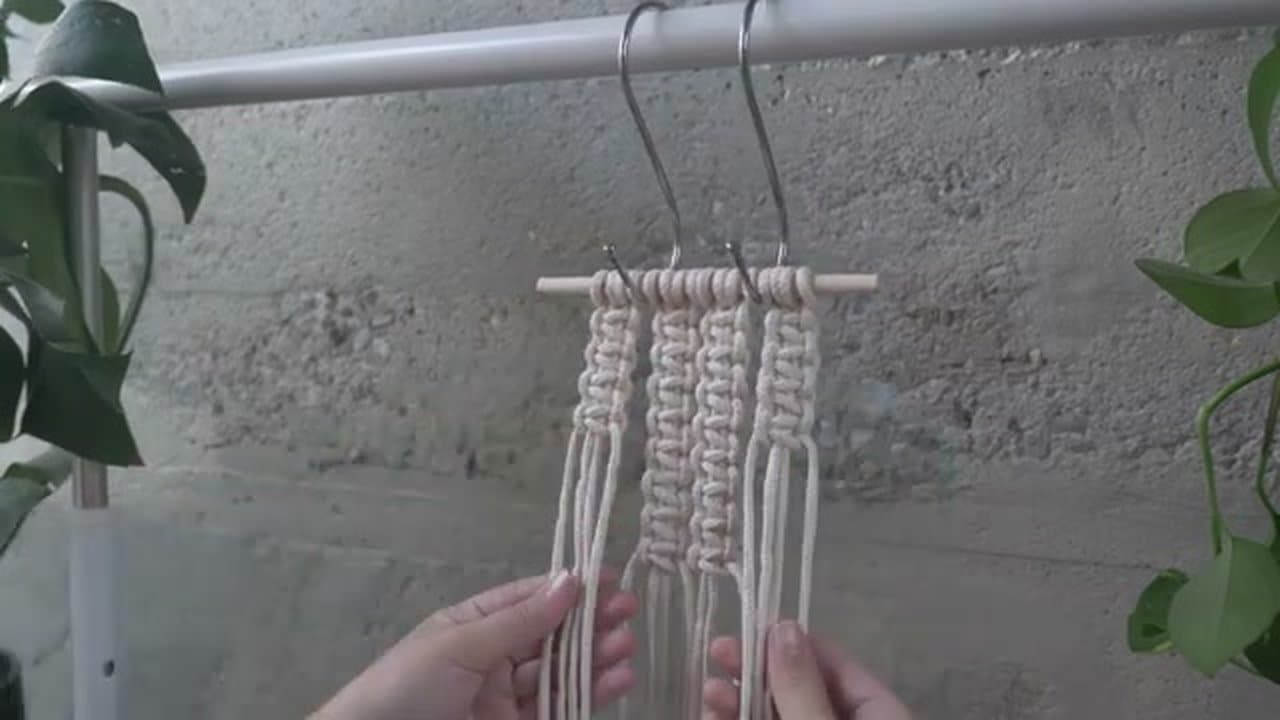 Step 7: Step 7: Repeat to Build a Square Knot Chain