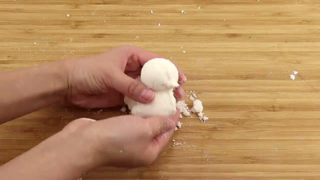 Step 6: Squeeze the Powder Snow Into a Shape - How to Make Fake Snow