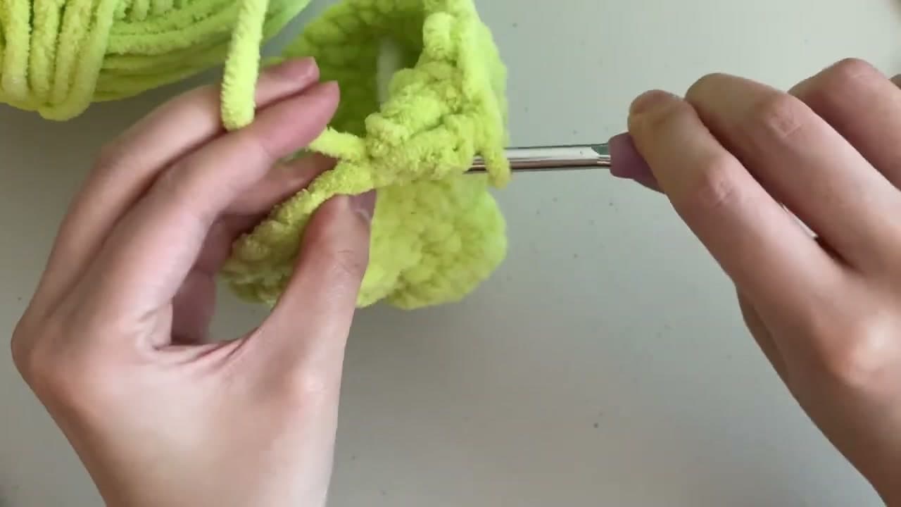 Step 4: Step 4: Make the Front Legs with Bobble Feet