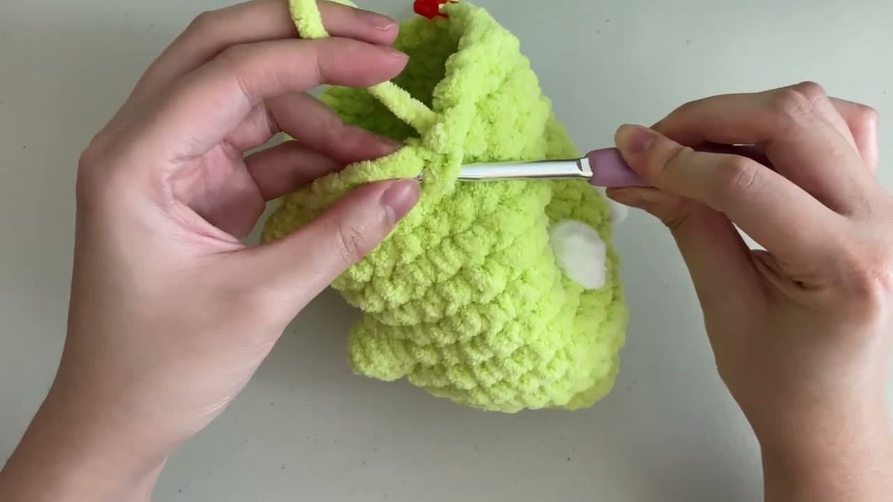 Step 5: Step 5: Crochet the Body and Add the Back Legs