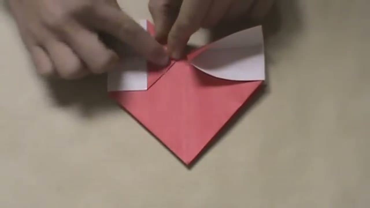 Step 7: Step 7: Squash the Side Flaps Flat