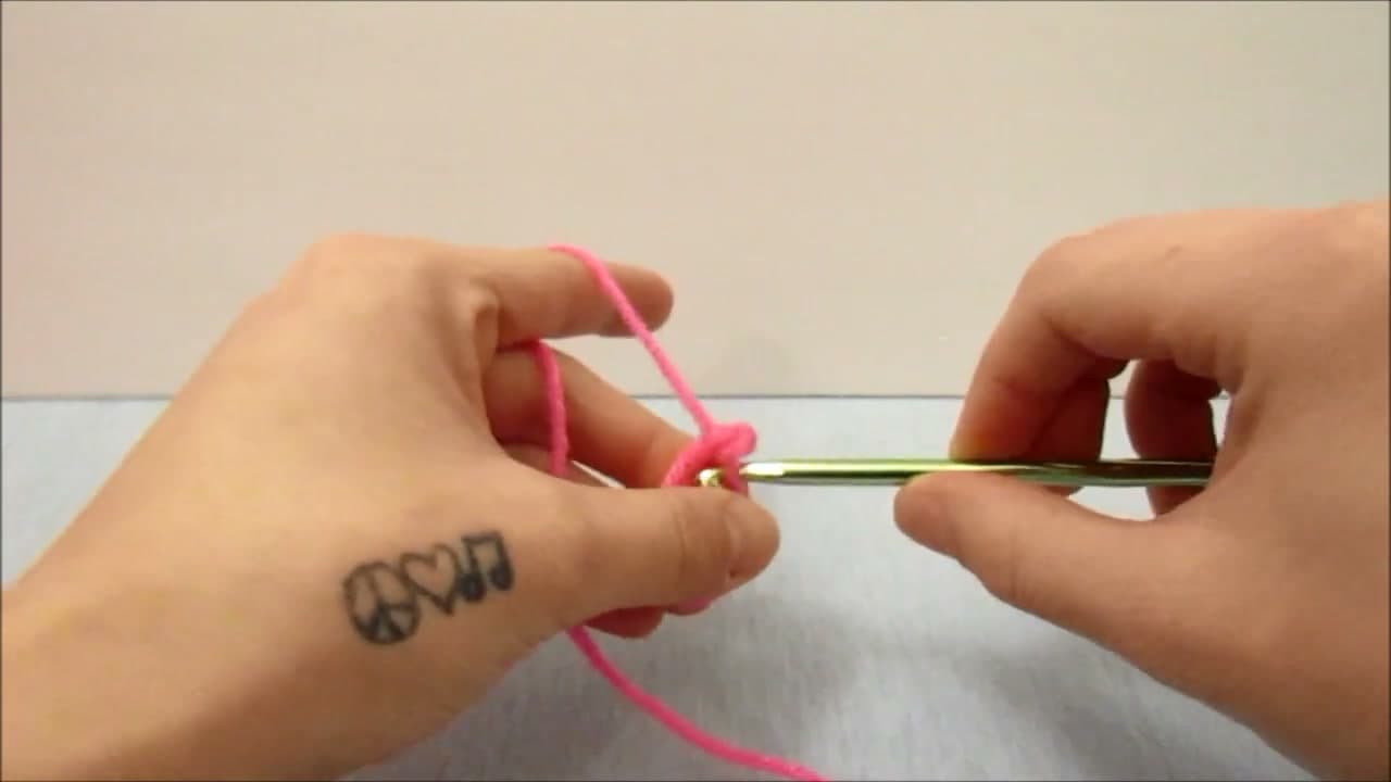 Step 1: Start with a Magic Ring - How to Crochet a Sphere (Beginner Amigurumi Ball)