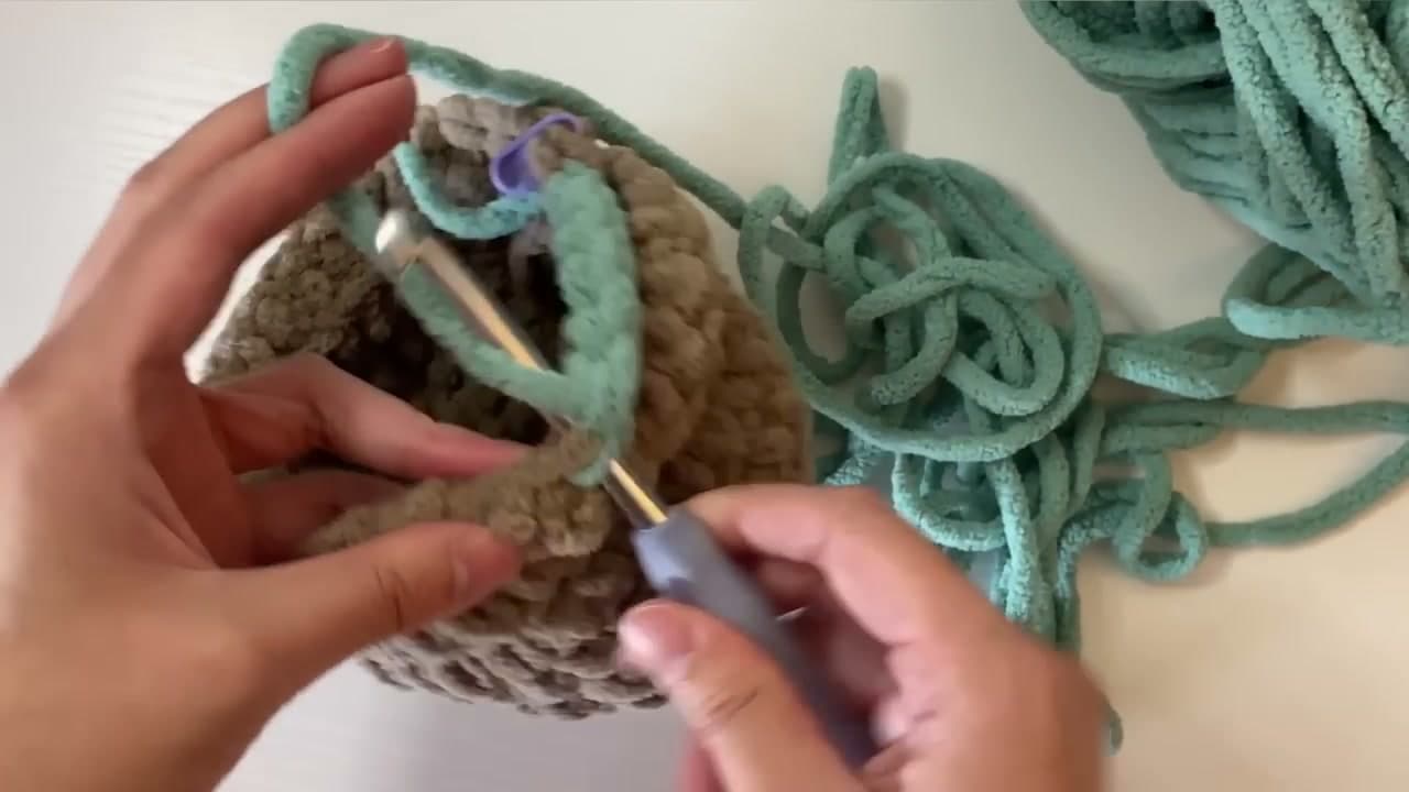 Step 4: Change to Green and Work the Belly in Back Loops - How to Crochet a Turtle: Beginner Amigurumi