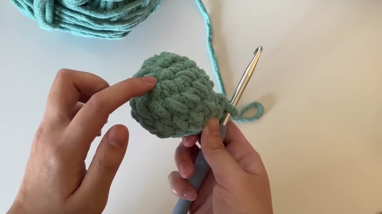Step 6: Step 6: Crochet the Head and Attach the Safety Eyes