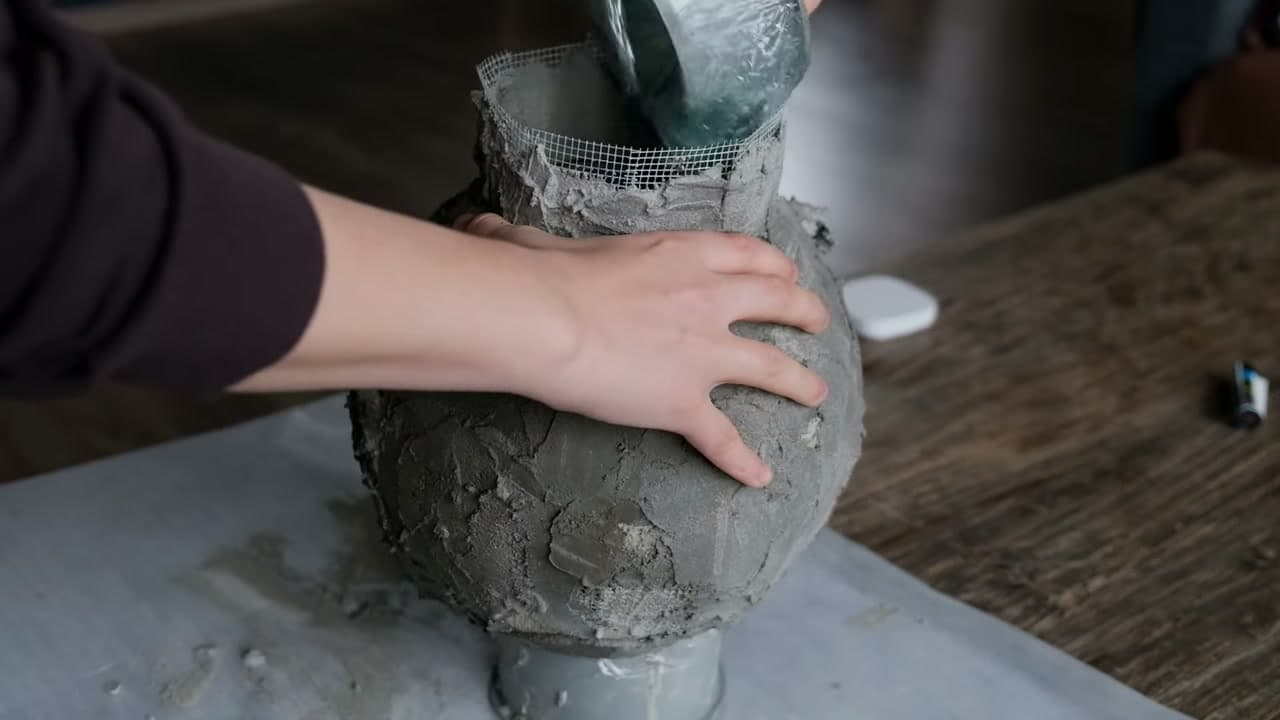 Step 4: Step 4: Form the Neck with a Cup and Mesh Collar