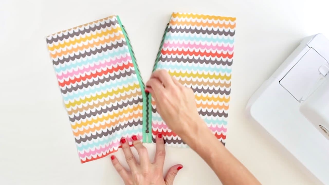 Zipper Steps How to Sew a Zipper - 7 Steps, Two Methods